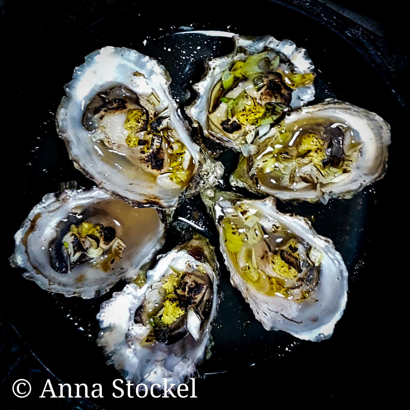 Cast Iron Skillet BBQ Oysters with Ginger and Scallions薑葱生蠔 Wild